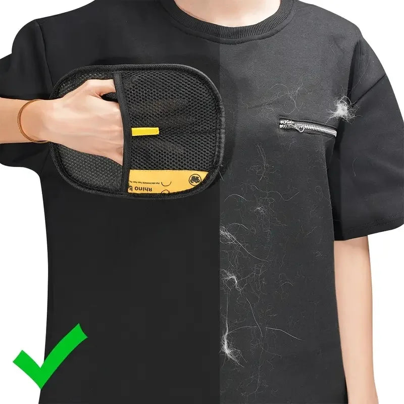 Guante quitapelos para perros eliminando pelo de ropa - DogEssentials